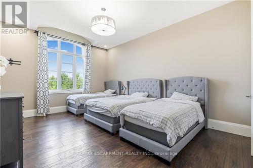 47 Tews Lane, Hamilton (Dundas), ON - Indoor Photo Showing Bedroom