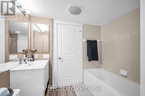 207 - 50 Lynn Williams Street, Toronto (Niagara), ON - Indoor Photo Showing Bathroom