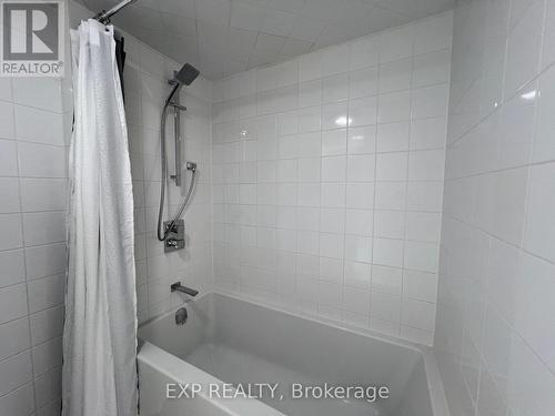 1704 - 10 Torresdale Avenue, Toronto (Westminster-Branson), ON - Indoor Photo Showing Bathroom