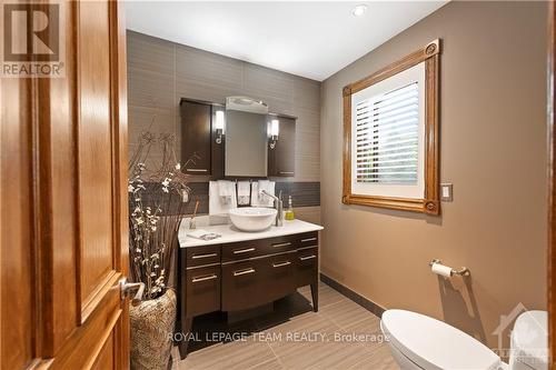 16 Jeremiah Place, Ottawa, ON - Indoor Photo Showing Bathroom