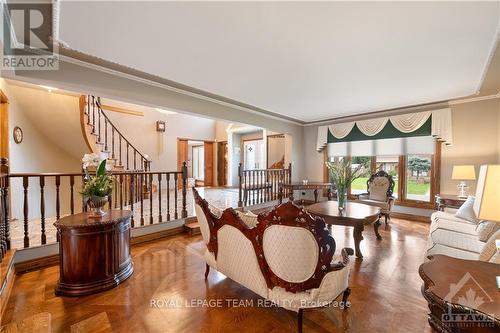 16 Jeremiah Place, Ottawa, ON - Indoor Photo Showing Living Room