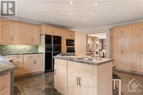 16 Jeremiah Place, Ottawa, ON - Indoor Photo Showing Kitchen