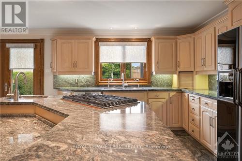 16 Jeremiah Place, Ottawa, ON - Indoor Photo Showing Kitchen