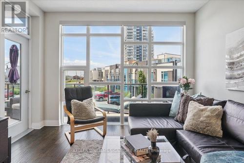 204 - 10 Concord Place, Grimsby (Grimsby Beach), ON - Indoor Photo Showing Living Room