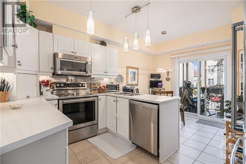 1967 Trim Road Unit#4, Ottawa, ON - Indoor Photo Showing Kitchen With Stainless Steel Kitchen With Double Sink