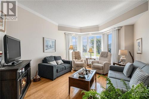 1967 Trim Road Unit#4, Ottawa, ON - Indoor Photo Showing Living Room