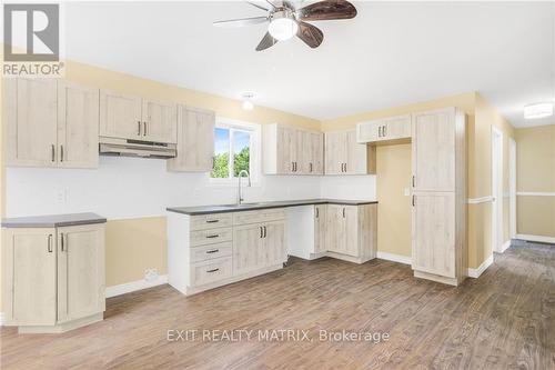 590 County Rd 10 Road, East Hawkesbury, ON - Indoor Photo Showing Kitchen