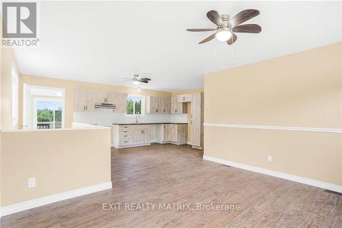 590 County Rd 10 Road, East Hawkesbury, ON - Indoor Photo Showing Kitchen