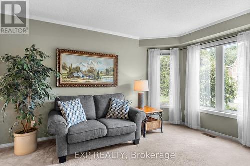 19 Peck Street, Barrie (Painswick North), ON - Indoor Photo Showing Living Room