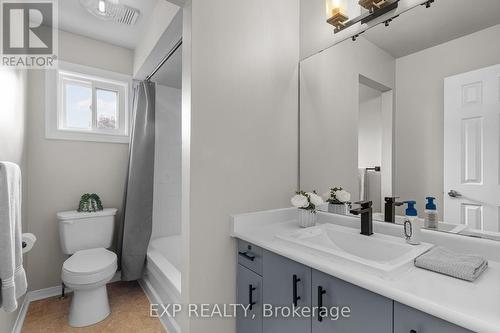 19 Peck Street, Barrie (Painswick North), ON - Indoor Photo Showing Bathroom