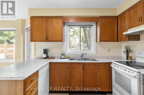 19 Peck Street, Barrie (Painswick North), ON - Indoor Photo Showing Kitchen With Double Sink