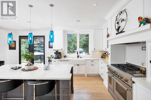 212 Pine Cove Road, Burlington (Roseland), ON - Indoor Photo Showing Kitchen With Upgraded Kitchen