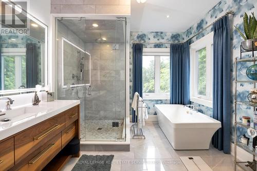 212 Pine Cove Road, Burlington (Roseland), ON - Indoor Photo Showing Bathroom