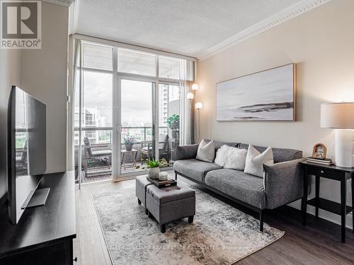 2224 - 5233 Dundas Street W, Toronto, ON - Indoor Photo Showing Living Room