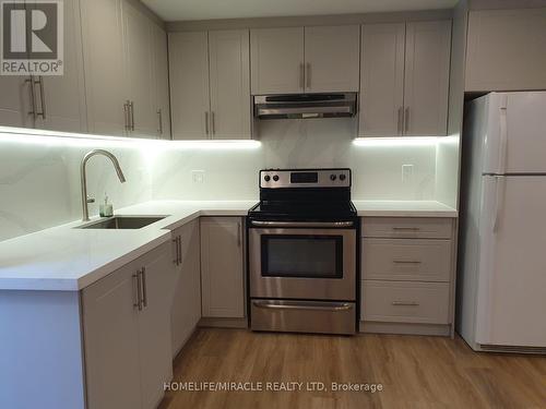 Bsmnt - 454 Westhaven Street, Waterloo, ON - Indoor Photo Showing Kitchen With Upgraded Kitchen