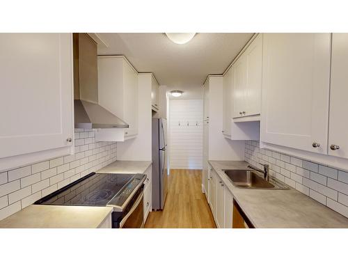 204 - 606 18Th Avenue N, Cranbrook, BC - Indoor Photo Showing Kitchen