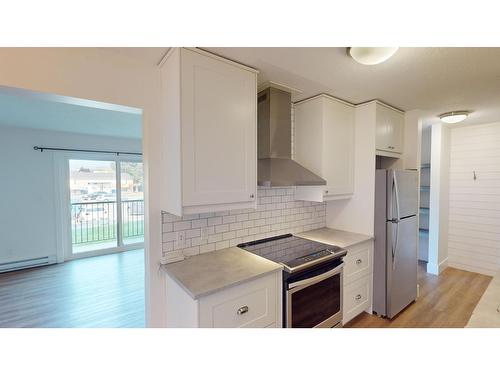 204 - 606 18Th Avenue N, Cranbrook, BC - Indoor Photo Showing Kitchen