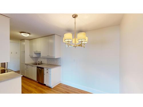 204 - 606 18Th Avenue N, Cranbrook, BC - Indoor Photo Showing Kitchen