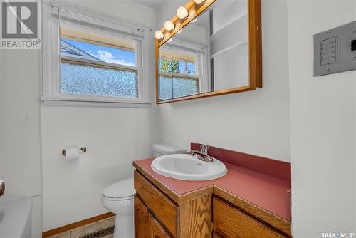 1602 Cumberland Avenue S, Saskatoon, SK - Indoor Photo Showing Bathroom