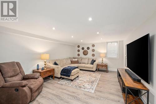 29 Ullswater Crescent, London, ON - Indoor Photo Showing Living Room