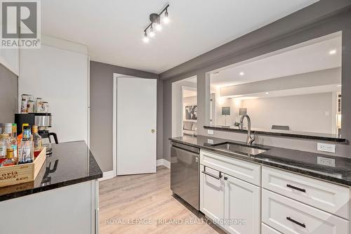 29 Ullswater Crescent, London, ON - Indoor Photo Showing Kitchen