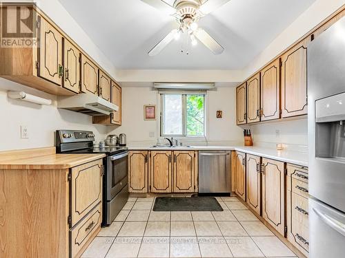 20 Glendower Circuit, Toronto (L'Amoreaux), ON - Indoor Photo Showing Kitchen With Double Sink