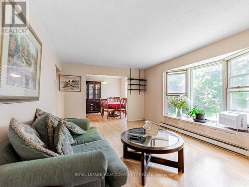 20 Glendower Circuit, Toronto (L'Amoreaux), ON - Indoor Photo Showing Living Room