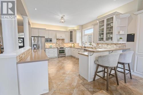 39 Leader Court, Erin, ON - Indoor Photo Showing Kitchen With Upgraded Kitchen