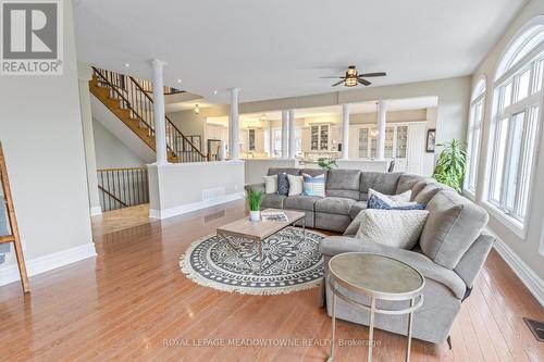 39 Leader Court, Erin (Hillsburgh), ON - Indoor Photo Showing Living Room