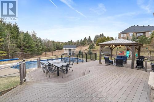 39 Leader Court, Erin (Hillsburgh), ON - Outdoor With In Ground Pool