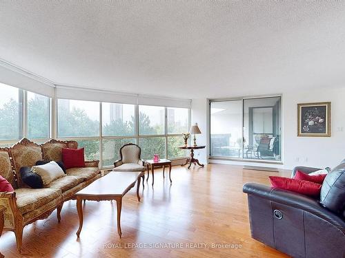 501-85 Skymark Dr, Toronto, ON - Indoor Photo Showing Living Room