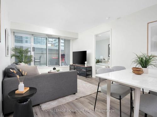 309-30 Grand Trunk Cres, Toronto, ON - Indoor Photo Showing Living Room