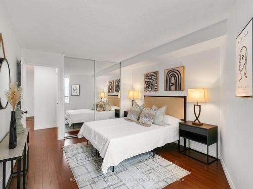 1408-270 Queens Quay W, Toronto, ON - Indoor Photo Showing Bedroom