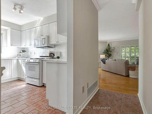 23-2120 Headon Rd, Burlington, ON - Indoor Photo Showing Kitchen