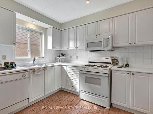 23-2120 Headon Rd, Burlington, ON - Indoor Photo Showing Kitchen