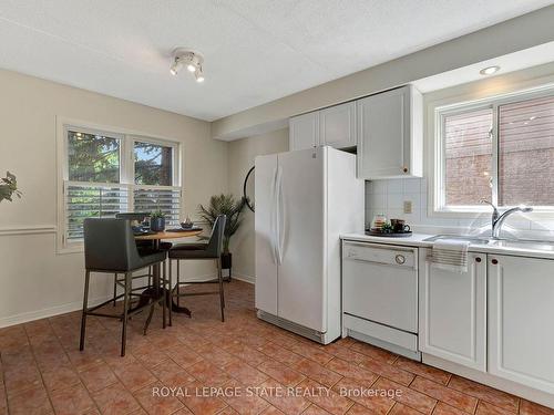 23-2120 Headon Rd, Burlington, ON - Indoor Photo Showing Kitchen With Double Sink