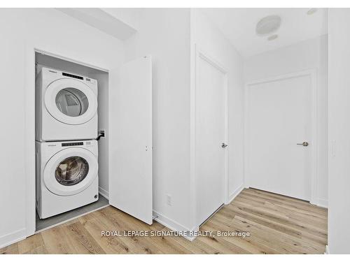 Lph02-405 Dundas St W, Oakville, ON - Indoor Photo Showing Laundry Room