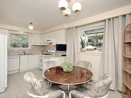 125 Elmcrest Rd, Toronto, ON - Indoor Photo Showing Dining Room