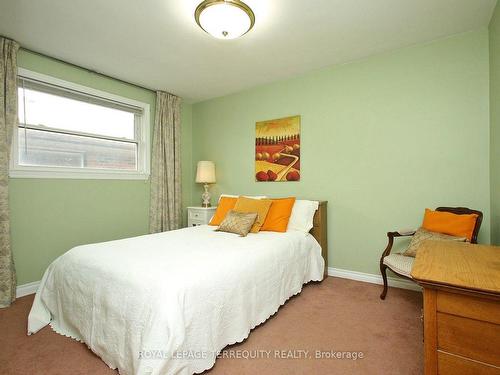 125 Elmcrest Rd, Toronto, ON - Indoor Photo Showing Bedroom