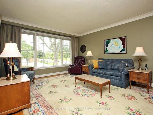 125 Elmcrest Rd, Toronto, ON - Indoor Photo Showing Living Room