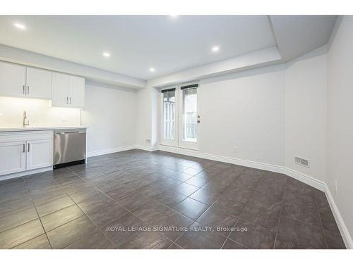 2B-38 Howe Dr, Kitchener, ON - Indoor Photo Showing Kitchen