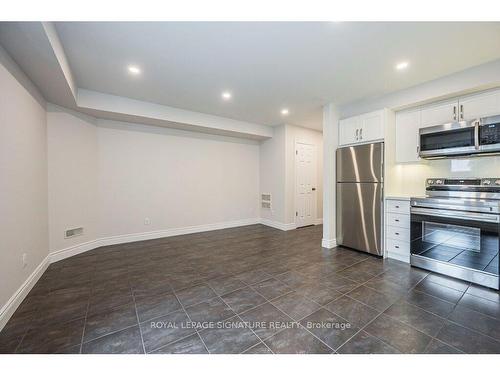 2B-38 Howe Dr, Kitchener, ON - Indoor Photo Showing Kitchen