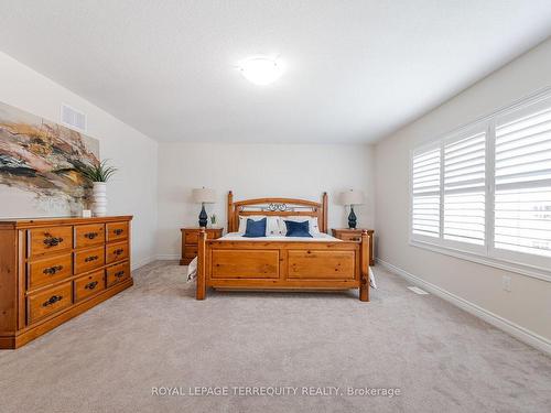 526 Barker Pkwy, Thorold, ON - Indoor Photo Showing Bedroom