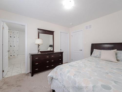 526 Barker Pkwy, Thorold, ON - Indoor Photo Showing Bedroom