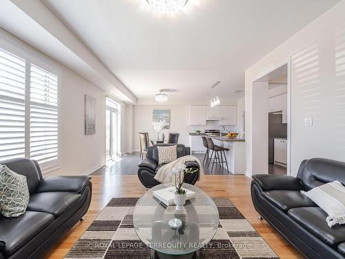 526 Barker Pkwy, Thorold, ON - Indoor Photo Showing Living Room