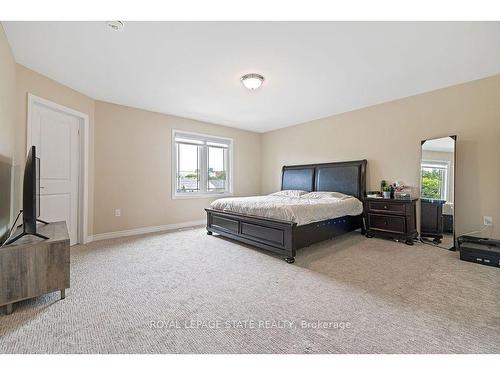 B-16 Prospect Ave, St. Catharines, ON - Indoor Photo Showing Bedroom