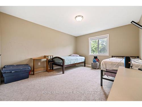 B-16 Prospect Ave, St. Catharines, ON - Indoor Photo Showing Bedroom