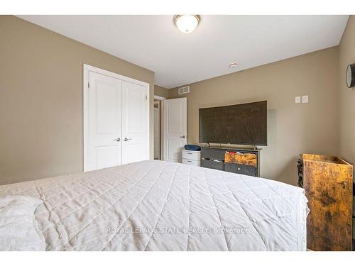 B-16 Prospect Ave, St. Catharines, ON - Indoor Photo Showing Bedroom