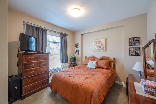 150-1675 Penticton Avenue, Penticton, BC - Indoor Photo Showing Bedroom