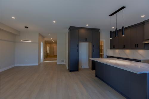 1675 Harbour View Crescent, West Kelowna, BC - Indoor Photo Showing Kitchen